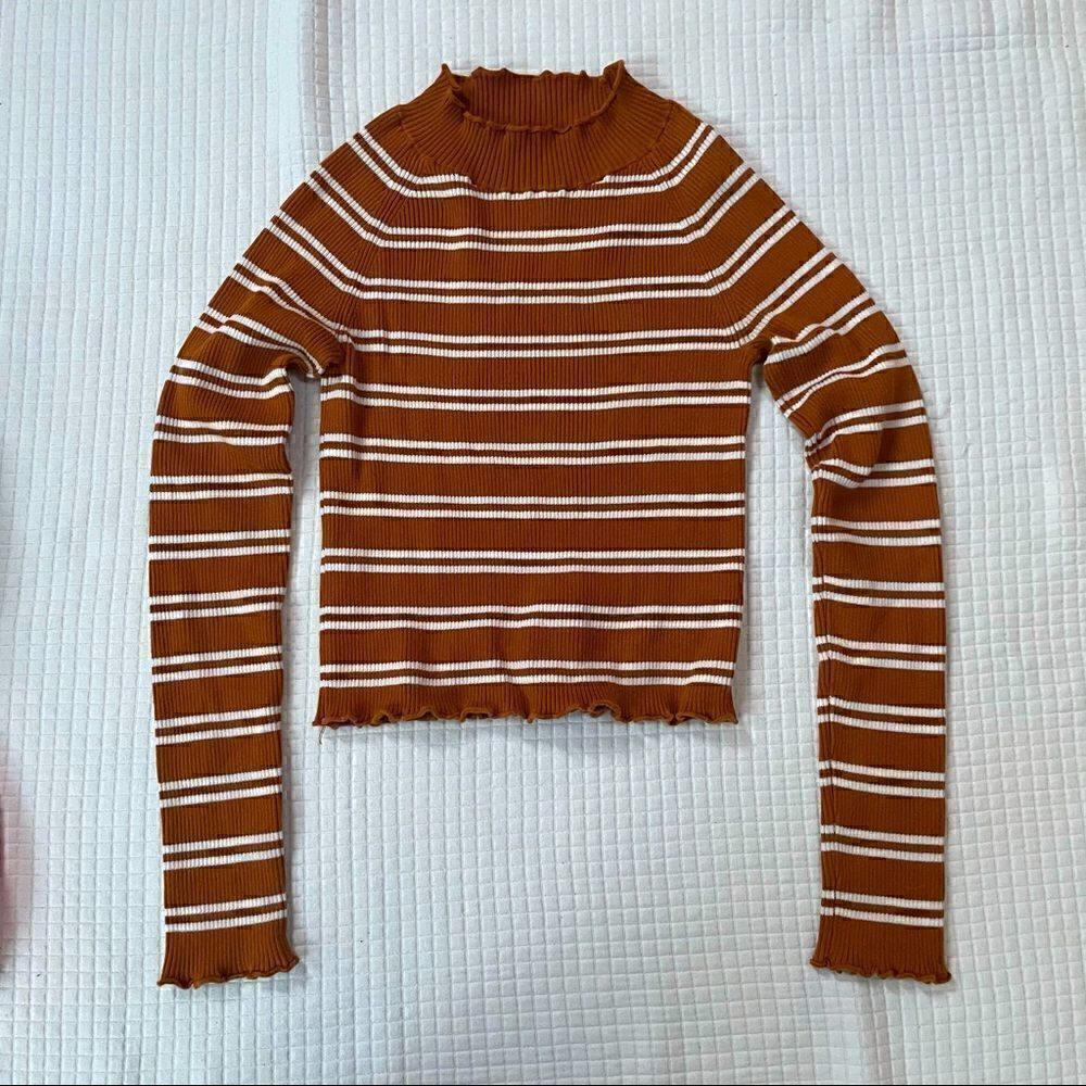 Kendall & Kylie small crop brown white stripe top